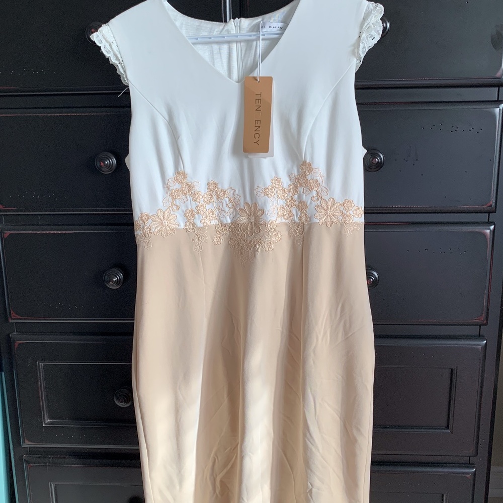 Bodycon Dress, White and Beige, never worn, size 44, zipper, slip